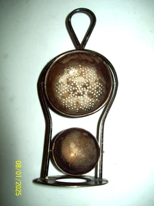 Antiguo colador de té oscilante plateado vintage giratorio con colector de goteo sellos - Imagen 1 de 3
