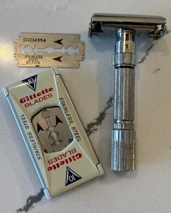 GILLETTE E 3 1959 FAT BOY 1-9 ADJUSTABLE SAFETY RAZOR W/ ORIGINAL RAZOR BLADES - Picture 1 of 9
