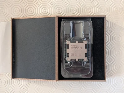 CPU AMD Ryzen 7 7800X3D con 3D V-Cache Technology (8 cores, 5 Ghz, Socket AM5) - Immagine 1 di 3