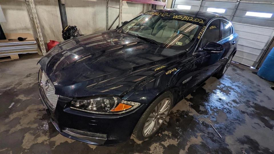 Capô usado serve: 2012 Jaguar Xf XF sem persianas de capô grau A - Imagem 1 de 4