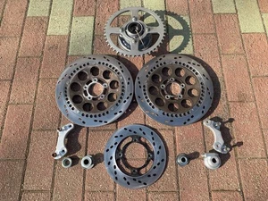 Seltene GSX-R GK71B Yoshimura Bremsscheibe Rotor Bremssattelstütze hinten Kettenrad  - Bild 1 von 9
