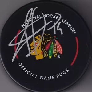 BECKETT JONATHAN TOEWS SIGNED CHICAGO BLACKHAWKS REAL GAME MODEL PUCK 1W806882 - Picture 1 of 2