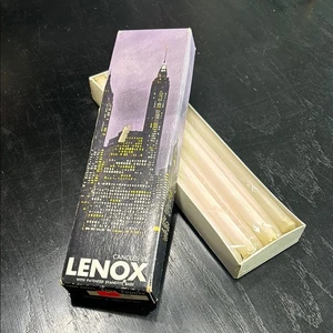 Lenox Set Candela Bianca Vintage in Elegante Scatola Conica Lunga - Tovaglia 10 in - Foto 1 di 5