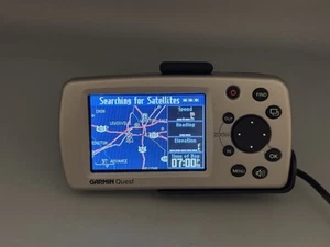 Garmin Quest GPS Bundle - Picture 1 of 9