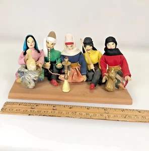 5 muñecas hechas a mano con diorama de arte popular de arcilla del Líbano base de madera - Imagen 1 de 7
