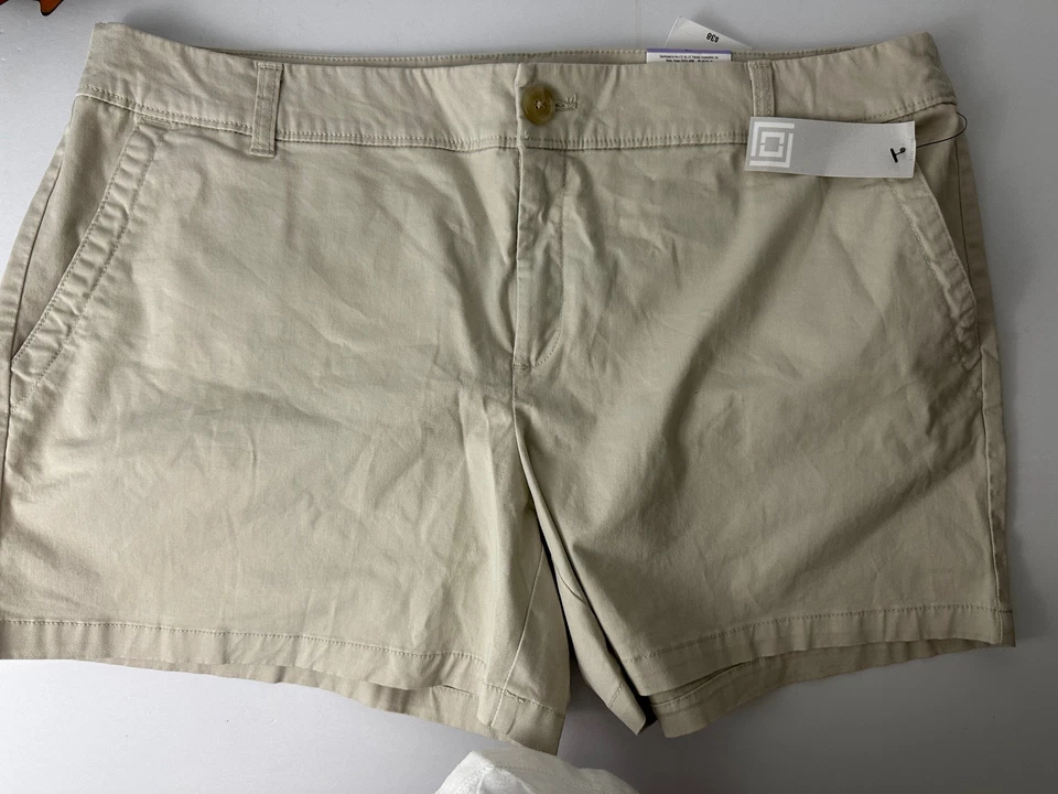 LIZ CLAIBORNE beige khaki CHINO shorts 18 NEW NWT - Image 1 of 4