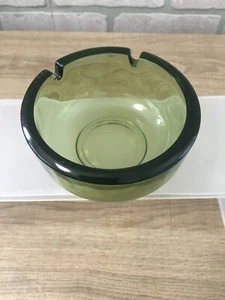 Posacenere vintage metà secolo moderno vetro verde 3,75" tondo 2 fessure - Foto 1 di 4