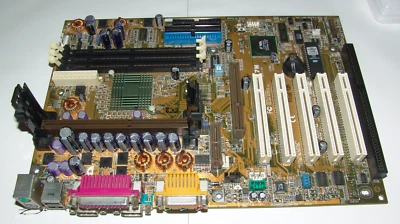 ASUS K7M Motherboard Athlon Slot A AMD Irongate 751 + VIA 686A - Bild 1 von 2