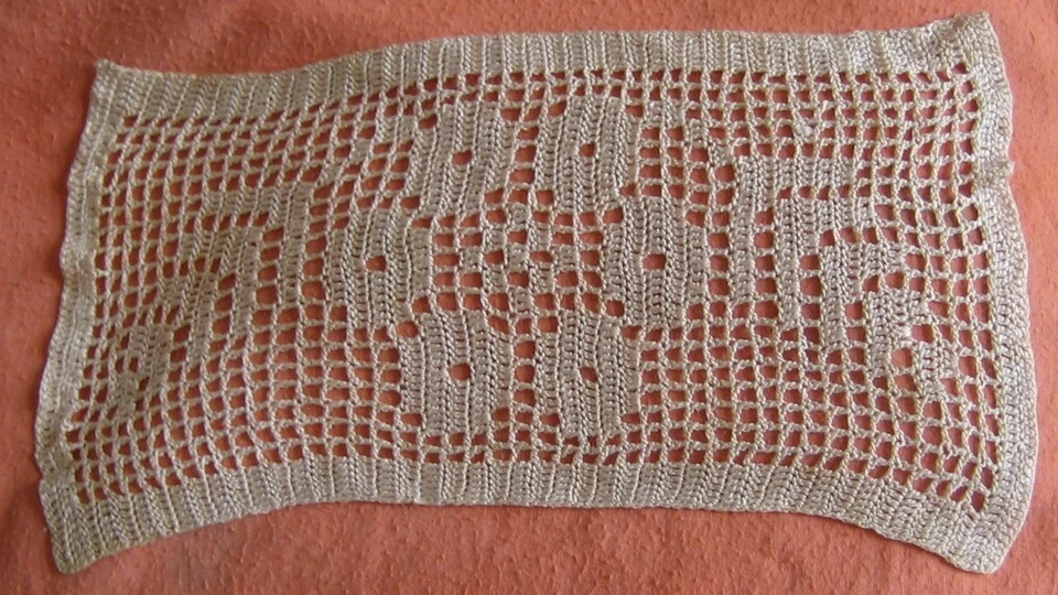 Vintage Hand crochet table centre, 30x15cm, beige, silk - Image 1 of 1