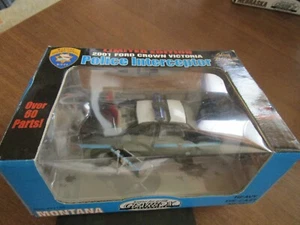1:43 GearBOX Montana POLICE Car Ford 1/2500 - Picture 1 of 4