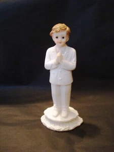 Tortenfigur Junge betend, stehend, weißer Anzug, 12cm - Topper f. Kommunion - Bild 1 von 4