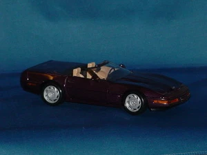 MAISTO Dark Purple CHEVY CORVETTE CONVERTIBLE 1:18 Scale - Picture 1 of 2