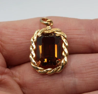 Ancien Pendentif en Plaqué Or Jaune Orné d'un Verre Taillé Couleur Cognac - Photo 1/4