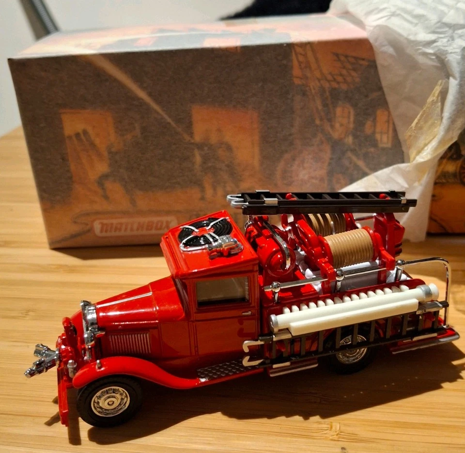 MODELOS MATCHBOX DE ANTAÑO Camión de Bomberos Ford AA YFE06 1932 Abierto Ahora Para Fotos Foto 1 de 4