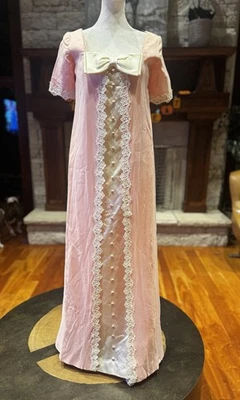 Maxi Vestido de Baile de graduación Rosa Vintage Años 60 70 Blanco Lazo Encaje Detalle de Botones S M Foto 1 de 4