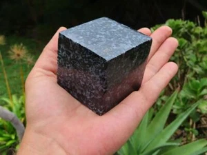 Cubos independientes pulidos índigo gabbro de Madagascar - Imagen 1 de 5