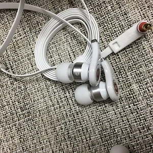 Beats by Dr. Dre Tour In-Ear Earbuds Headphones with Remote & Mic / White - Photo 1 sur 7