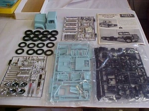 Ertl 8001 International Transtar F-4270 1/25 vintage Truck Model Kit ( PARTS ) - Imagen 1 de 3