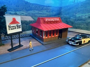 HO Pizza Hut - Picture 1 of 3