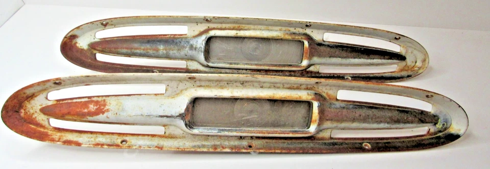 Par original GM camioneta Chevy 1961 luz de estacionamiento señales de giro luces de capó/parrilla Foto 1 de 4