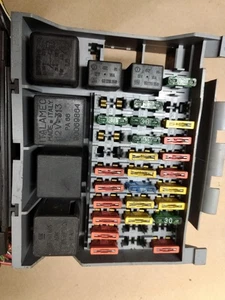FUSE BOX with fuses, relays etc Senator B Lotus Carlton Calibra GM 90443321 - Picture 1 of 6