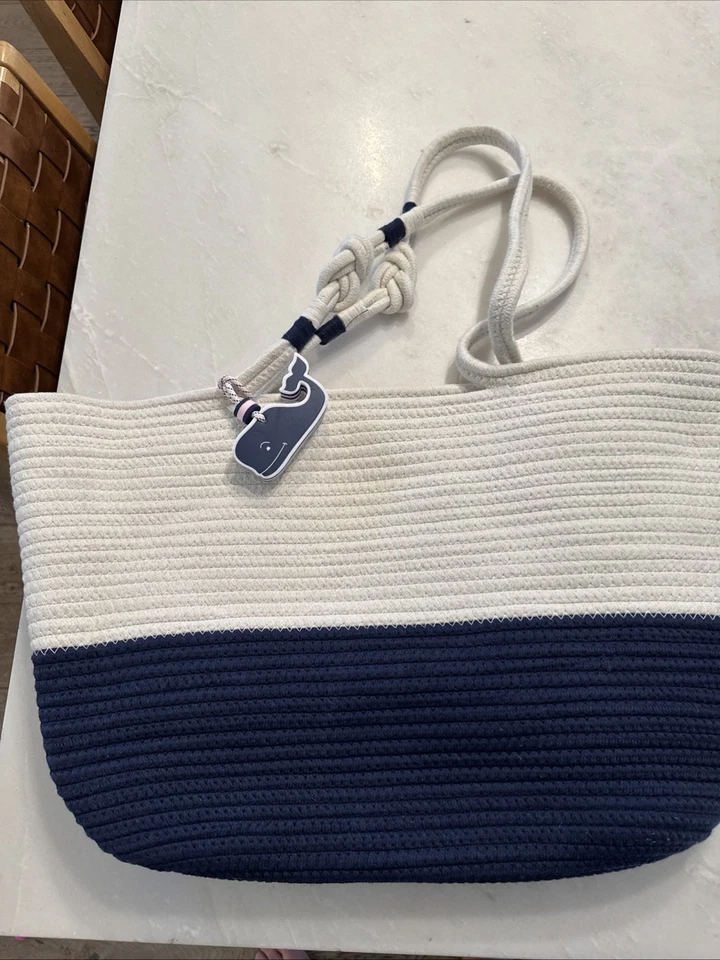   Bolsa de playa Vineyard Vines para Target  Foto 1 de 4