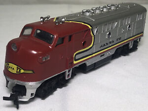  Santa Fe #4015 Locomotive HO Scale Model Train Car 