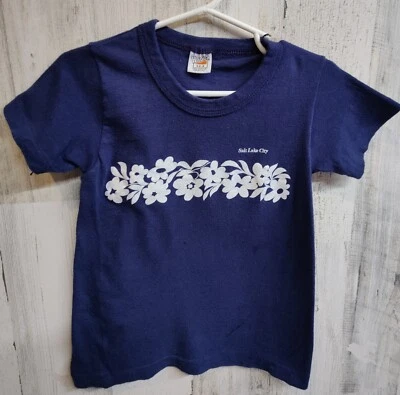 Camiseta De Colección Hanes Salt Lake City Envolvente Alrededor Flor Gráfica Juvenil S (6-8) Leer Foto 1 de 4