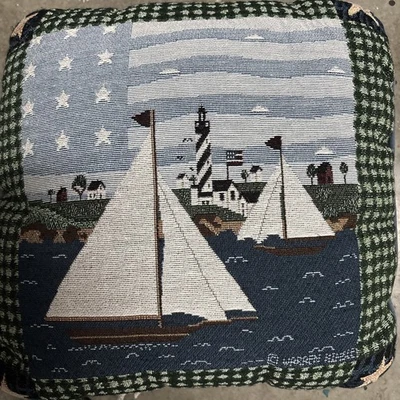 Almohada tapiz náutico - Veleros y faro - Decoración costera rural Foto 1 de 4