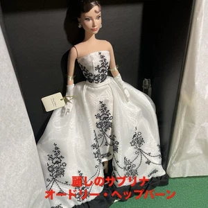 Doll Barbie Audrey Hepburn "Beautiful Sabrina" #PGAARO - Picture 1 of 12
