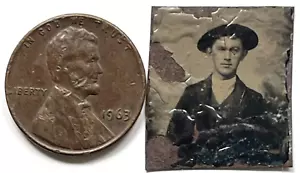 ANTIGUA MINIATURA DE LA ERA DE LA GUERRA CIVIL FOTOGRAFÍA TINTE DE UN JOVEN CON SOMBRERO #1 - Imagen 1 de 4