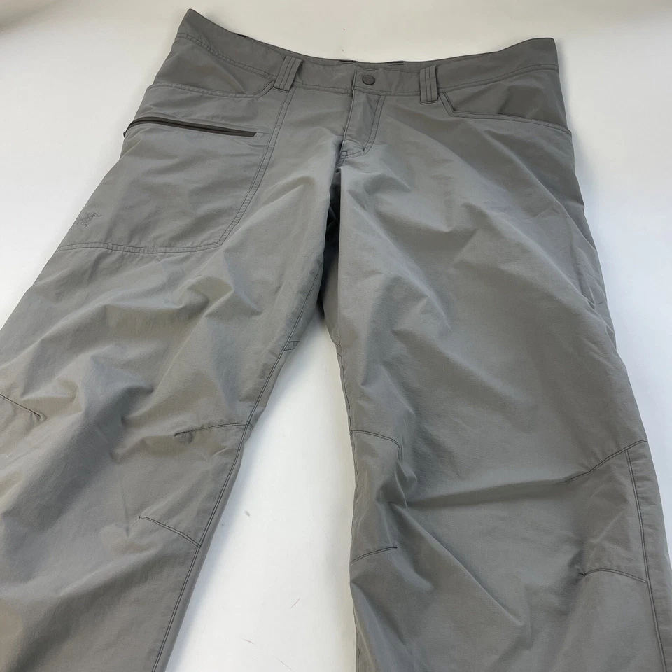 Pantalones chinos grises ARC'TERYX de nailon elásticos para senderismo al aire libre • 36 x 30 Foto 1 de 4