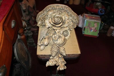 GRANDE Estante de Pared de Resina Tallada Flores Pájaro Pino Conos Altamente Detallado Foto 1 de 4