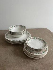 Gibson Holiday Charm 16 Pc Gold Trim Dinnerware Fine China Christmas Holly/Berry - Picture 1 of 23