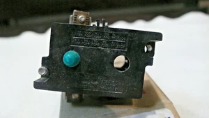 CUTLER HAMMER EATON 10250T1 	30MM CONTACT  BLOCK K 1NO - Picture 1 of 2