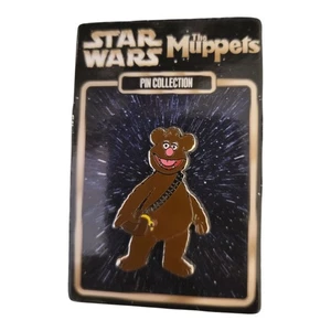 Fozzie Bär Chewbacca Star Wars Muppet Mystery 2010 Disney Pin als Box gekleidet - Bild 1 von 2