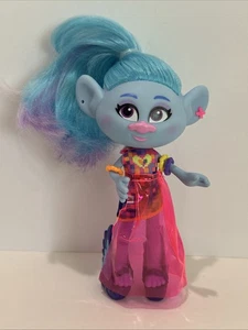Hasbro DreamWorks Trolls World Tour Glam Chenille 6 Zoll Puppe mit Outfit - Bild 1 von 11