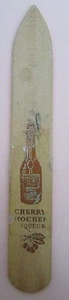 ANCIEN MARQUE PAGES SIGNET PUBLICITAIRE EN BOIS ALCOOL LIQUEUR CHERRY ROCHER /1 - Picture 1 of 2