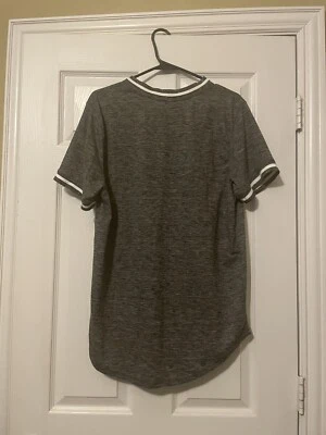 Alpha Beta, Ropa Hombre, Gris, Camisa Botón Henley. Grande.  Nuevo, sin etiquetas. Foto 1 de 3