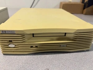 HP C6362A DAT 8Gb SCSI-2 Tabletop Tape Drive 2X SCSI PORTS - Afbeelding 1 van 3
