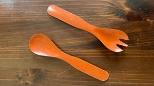 Cuchara y tenedor para servir utensilios/pinzas para ensalada de melamina años 60 Flintwood Co. - naranja - Imagen 1 de 8
