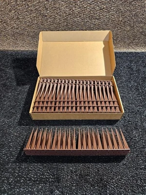 (CANTIDAD 18) Picos de plástico para pájaros, picos de valla disuasiva para pájaros al aire libre marrón Foto 1 de 4