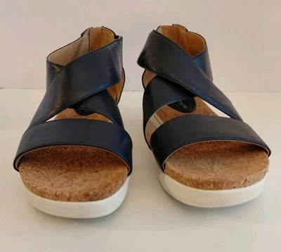 Sandalias deportivas Adrienne Vittadini azul marino entrecruzadas talla 8,5 Foto 1 de 4