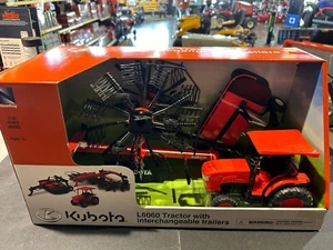 Kubota 77700-13366 L6060 toy tractor w/hay equipment - Picture 1 of 3