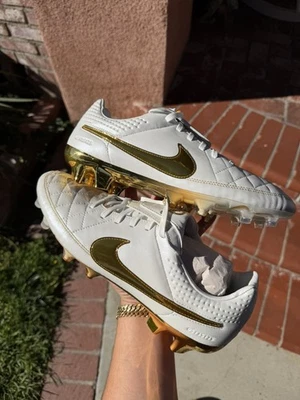 Nike Tiempo Legend RGN FG SE Ronaldinho Toque de Oro IF4388-100 Talla 10 EN MANO Foto 1 de 4