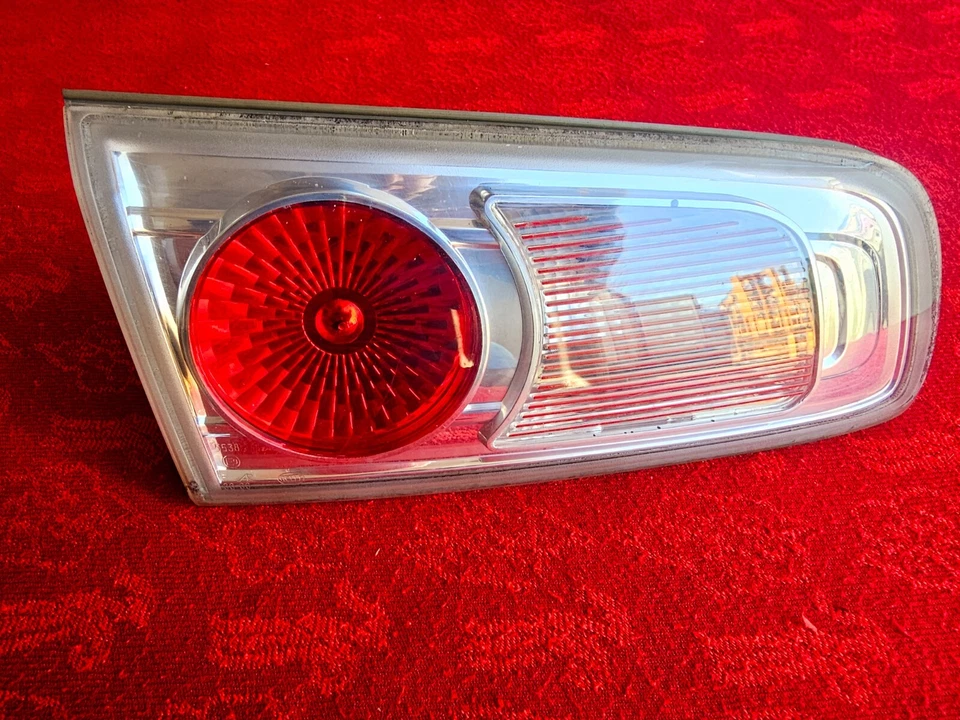 Luz interior maletero trasero izquierdo Mazda 2 II DY Facelift 05-09 N/S 982091 Foto 1 de 4