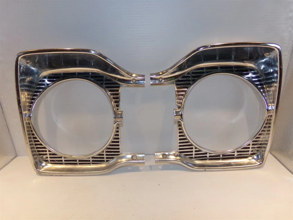 Par de biseles de faros Plymouth Satellite Belvedere 1965 OEM  Foto 1 de 4