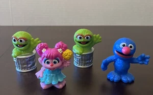 Lote de 4 figuras de taller de Plaza Sésamo juguetes Hasbro 2013-2014 adornos para pasteles - Imagen 1 de 6