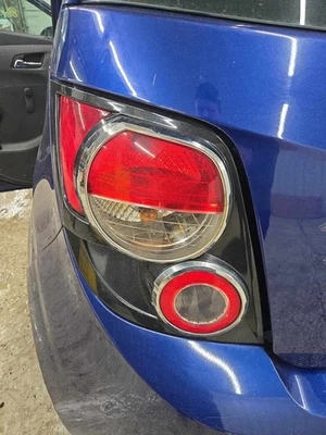 二手左尾灯总成适合:2013 雪佛兰 Sonic Htbk 左 A 级 — 第 1/4 张图片