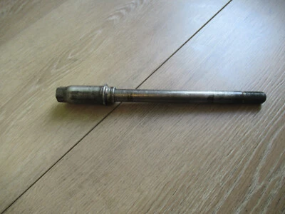 KLX 650 KAWASAKI * 1996 KLX 650R 1996 EJE DELANTERO Foto 1 de 3